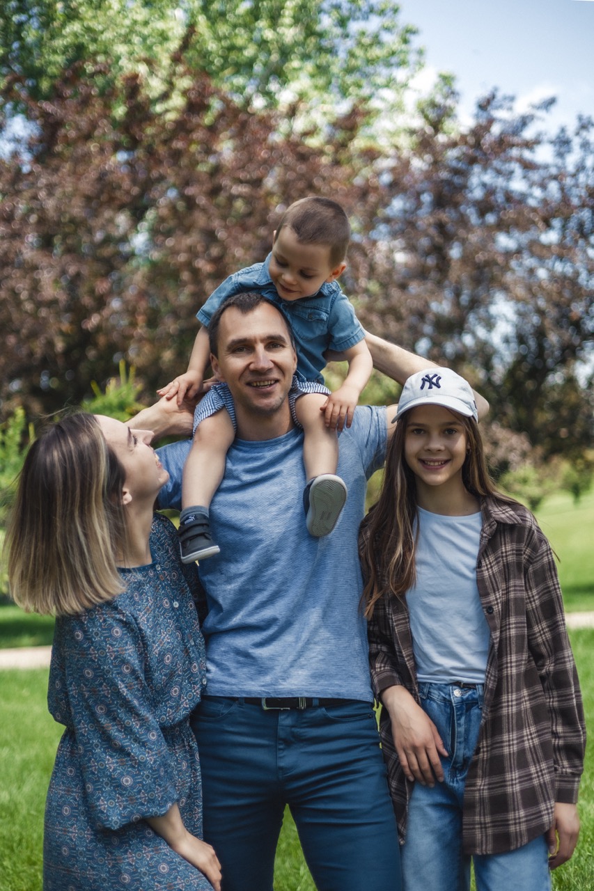 A snapshot from a family photoshoot, crafted by Sprobuj Digital Agency for Kate Semeniuk, enhancing her brand's personal touch and fostering deeper connections with her audience.