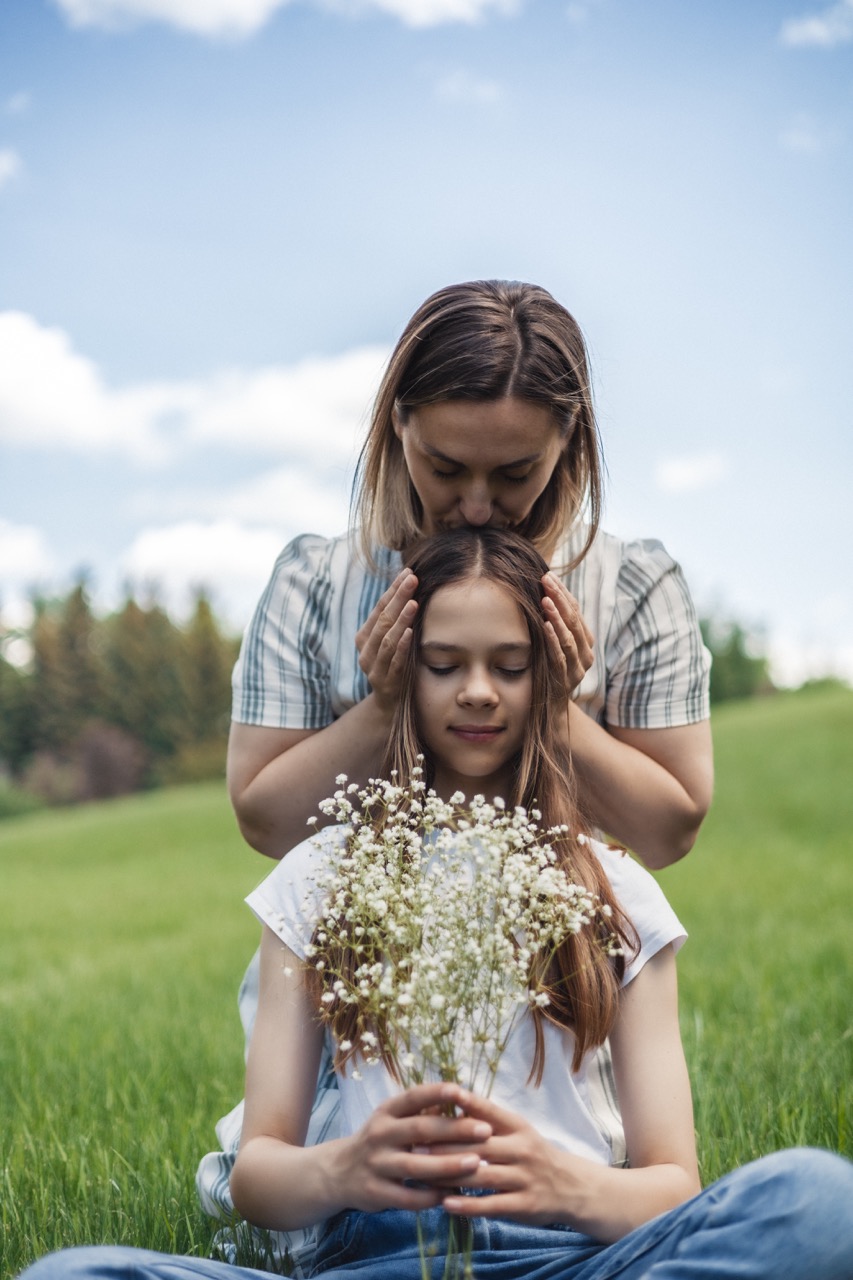A snapshot from a family photoshoot, crafted by Sprobuj Digital Agency for Kate Semeniuk, enhancing her brand's personal touch and fostering deeper connections with her audience.