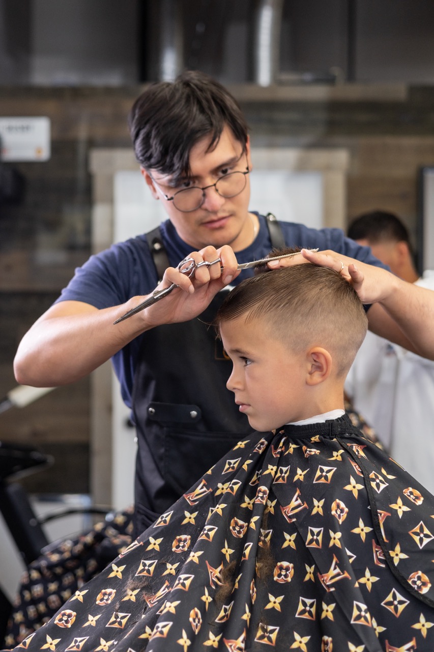 A captured moment from the branding-focused photoshoot orchestrated by Sprobuj Digital Agency for FiveStar Barbershop, emphasizing their unique brand identity and style.