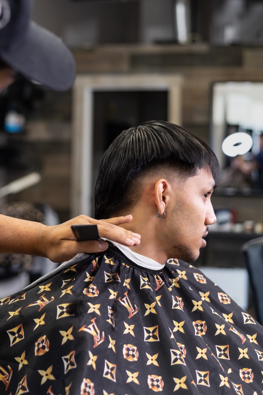 A captured moment from the branding-focused photoshoot orchestrated by Sprobuj Digital Agency for FiveStar Barbershop, emphasizing their unique brand identity and style.