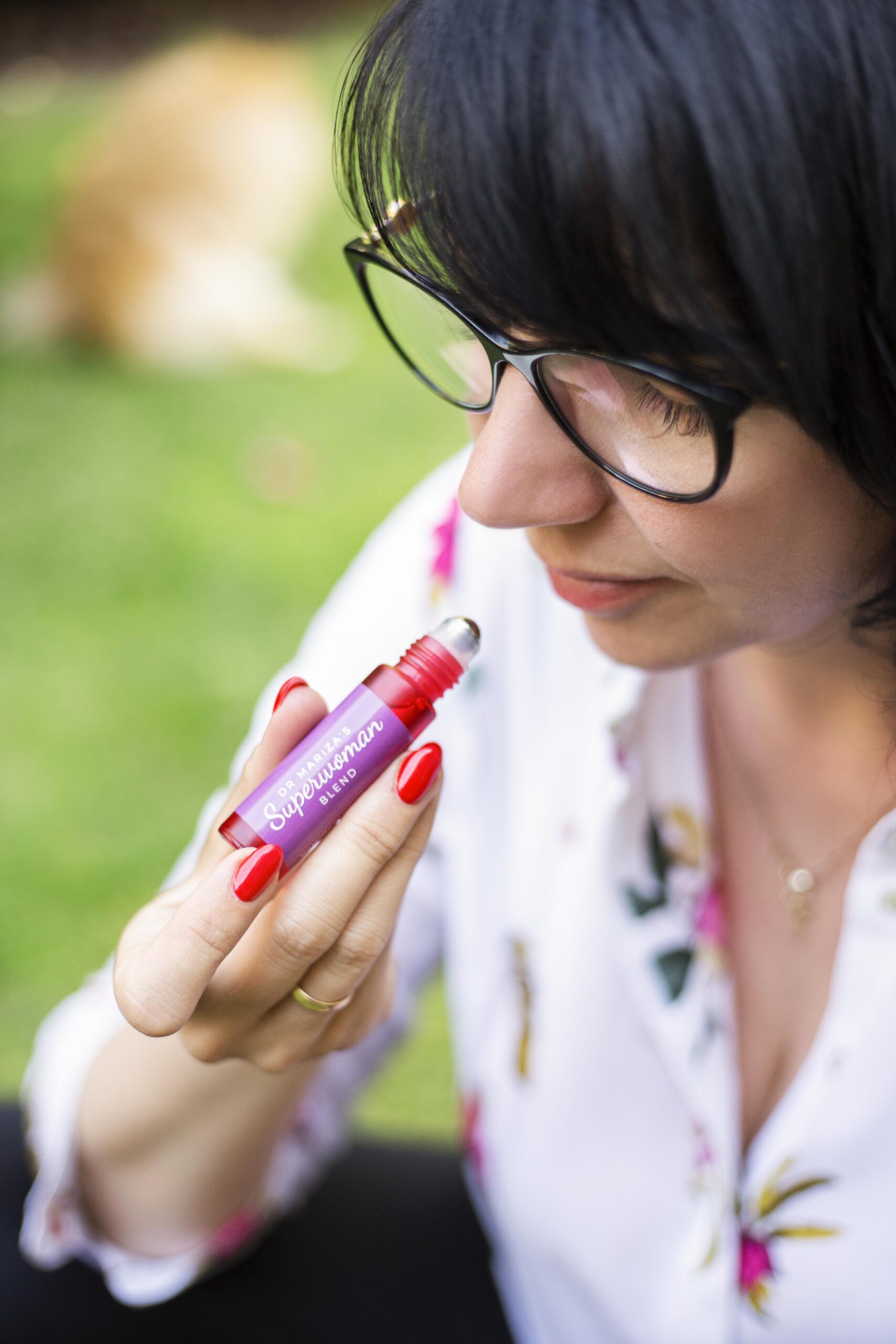 A captured moment from a photoshoot for Sonia Kozub-Skalska by Sprobuj Digital Agency, aimed at captivating her audience, building trust, and showcasing her inspiring journey of success with dōTERRA.