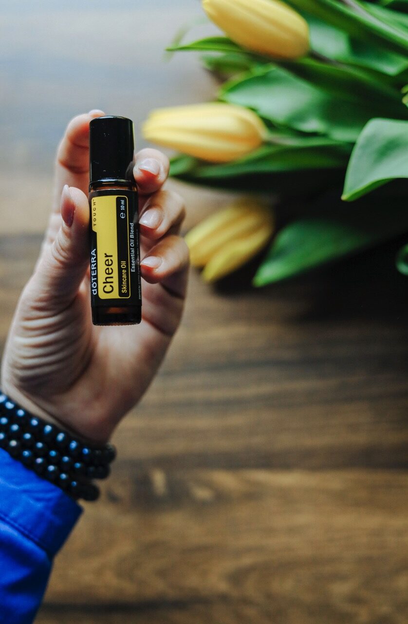 An image from a photoshoot for Sonia Kozub-Skalska by Sprobuj Digital Agency, skillfully capturing her expertise and passion for essential oils, creating a captivating visual narrative that deeply resonates with her audience.