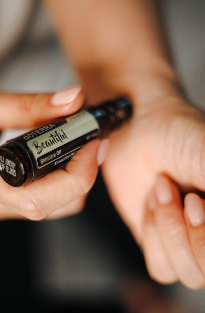 An image from a photoshoot for Sonia Kozub-Skalska by Sprobuj Digital Agency, skillfully capturing her expertise and passion for essential oils, creating a captivating visual narrative that deeply resonates with her audience.