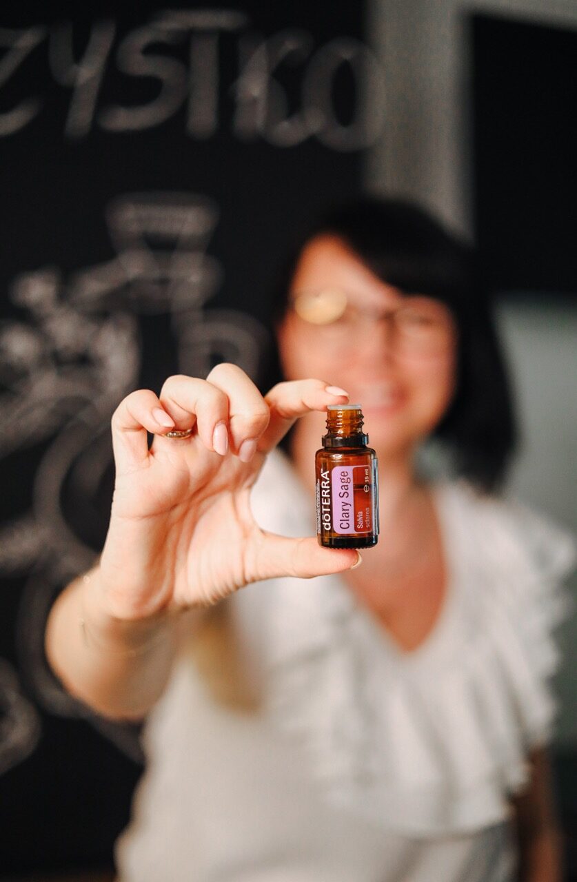 An image from a photoshoot for Sonia Kozub-Skalska by Sprobuj Digital Agency, skillfully capturing her expertise and passion for essential oils, creating a captivating visual narrative that deeply resonates with her audience.