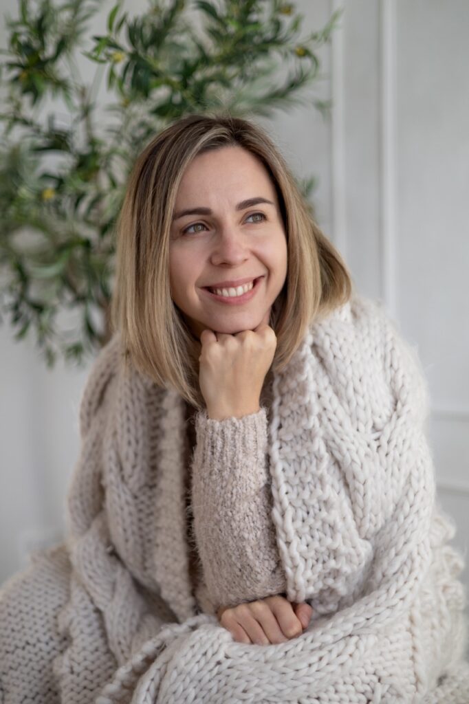 A visual from a photoshoot by Sprobuj Digital Agency for Kate Semeniuk, capturing the essence of the holiday season while reinforcing her strong and consistent brand identity as a hypnotherapist.